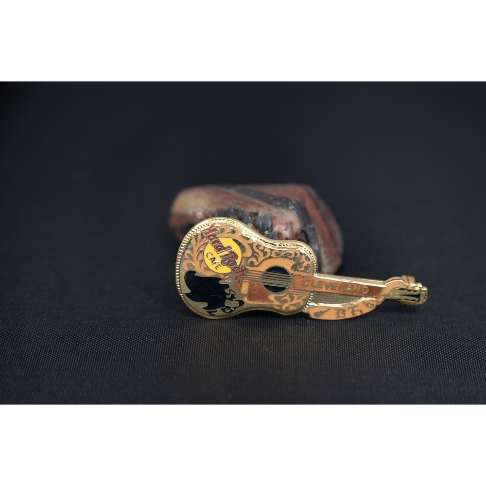 Hard Rock Cafe Cleveland Guitar Pin Buddy Holly Brown Gold Excellent Filigree